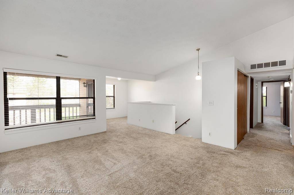 South Lyon, MI 48178,61244 GREENWOOD Drive