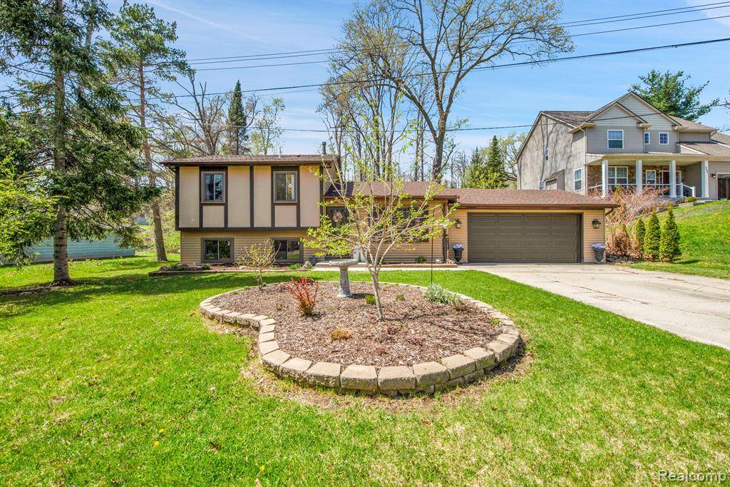 Lake Orion Vlg, MI 48362,414 NORLAND Street
