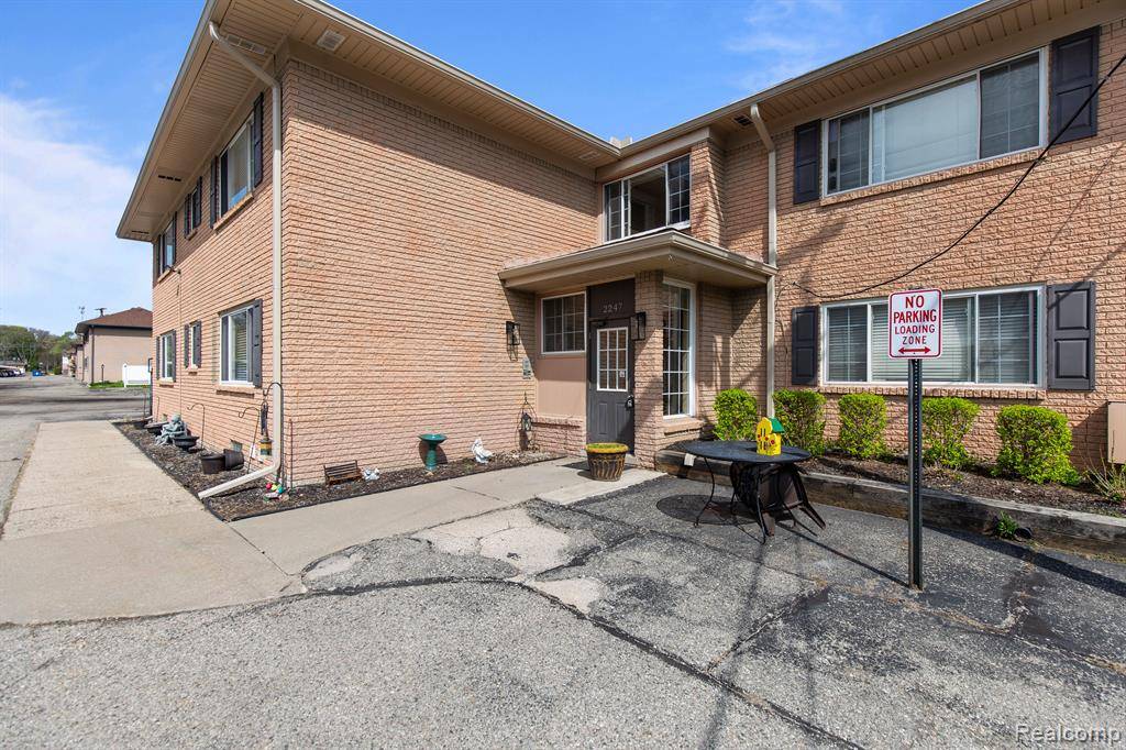 Rochester Hills, MI 48309,2247 WALTON Boulevard 46