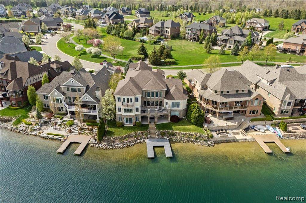 Green Oak Twp, MI 48178,8393 BOULDER SHORES Drive