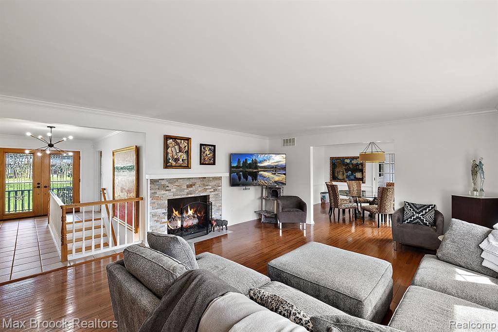 Bloomfield Twp, MI 48302,4384 SUNNINGDALE Drive