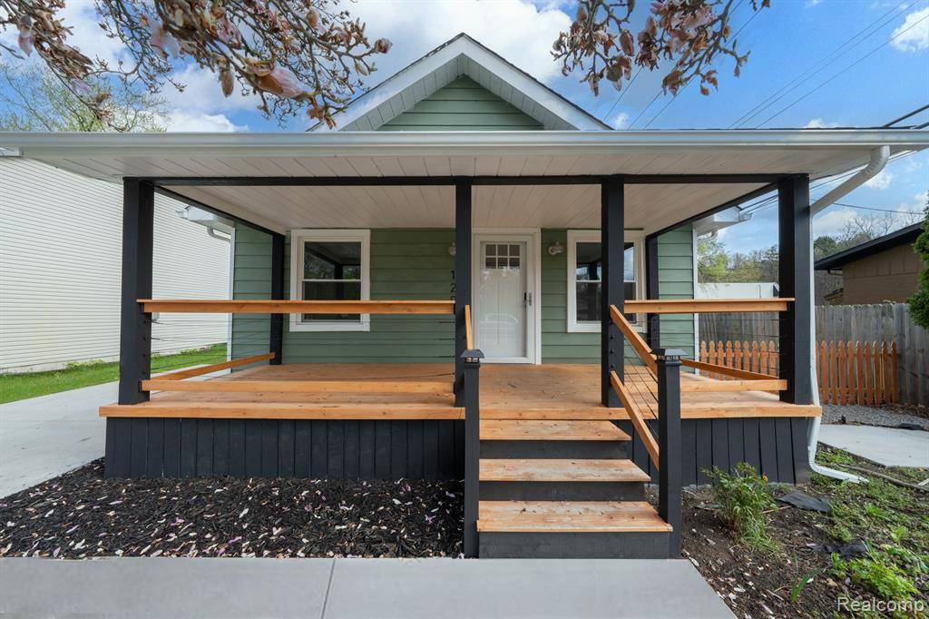 Commerce Twp, MI 48382,120 Oriole Street