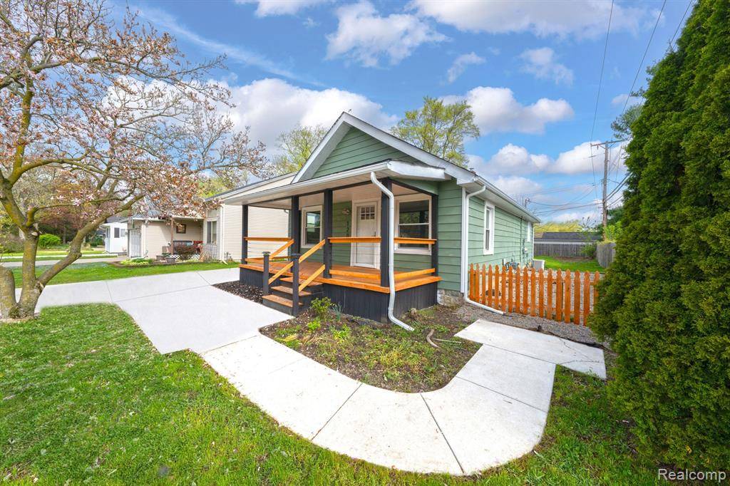 Commerce Twp, MI 48382,120 Oriole Street