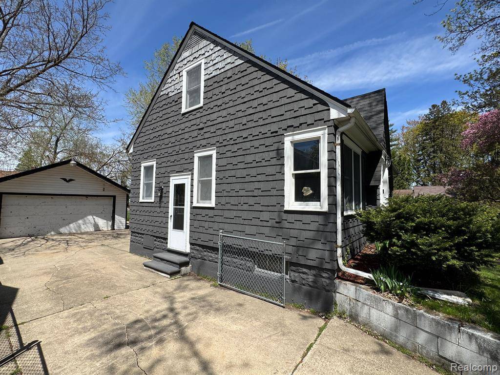 Waterford Twp, MI 48328,2361 Montroyal Avenue