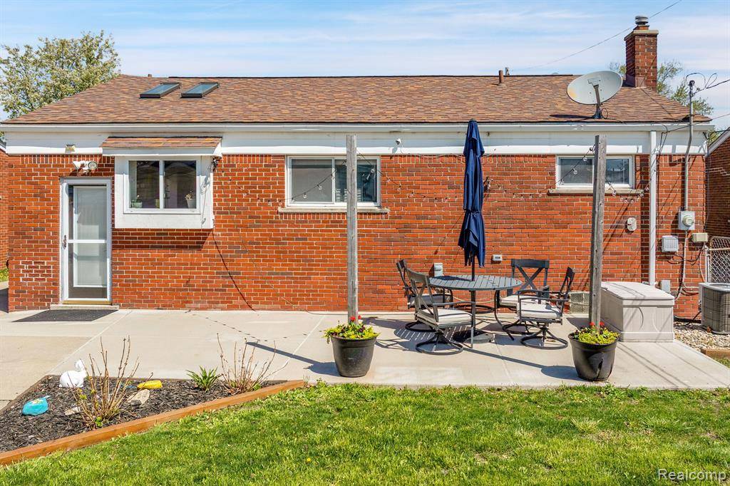 Southgate, MI 48195,13241 PEACH Street