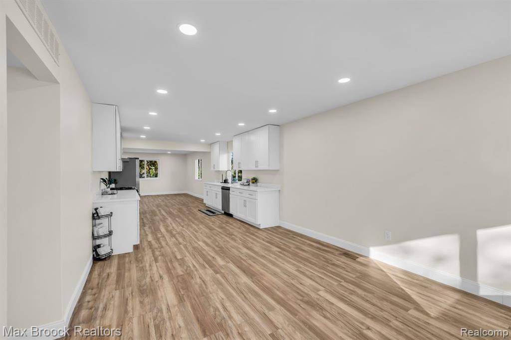 Sterling Heights, MI 48310,37451 CARPATHIA Boulevard
