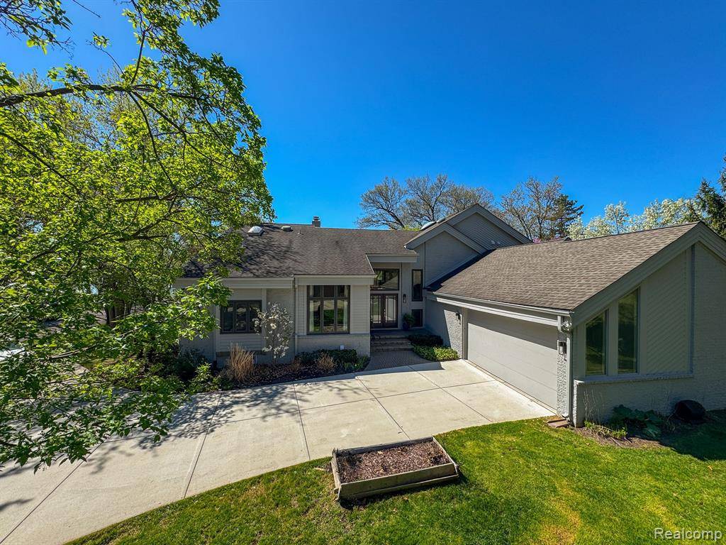 West Bloomfield Twp, MI 48324,2900 LAKEWOODS