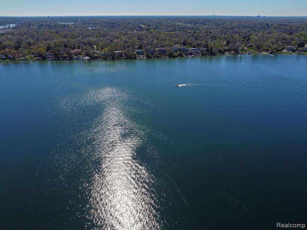 West Bloomfield Twp, MI 48324,2900 LAKEWOODS