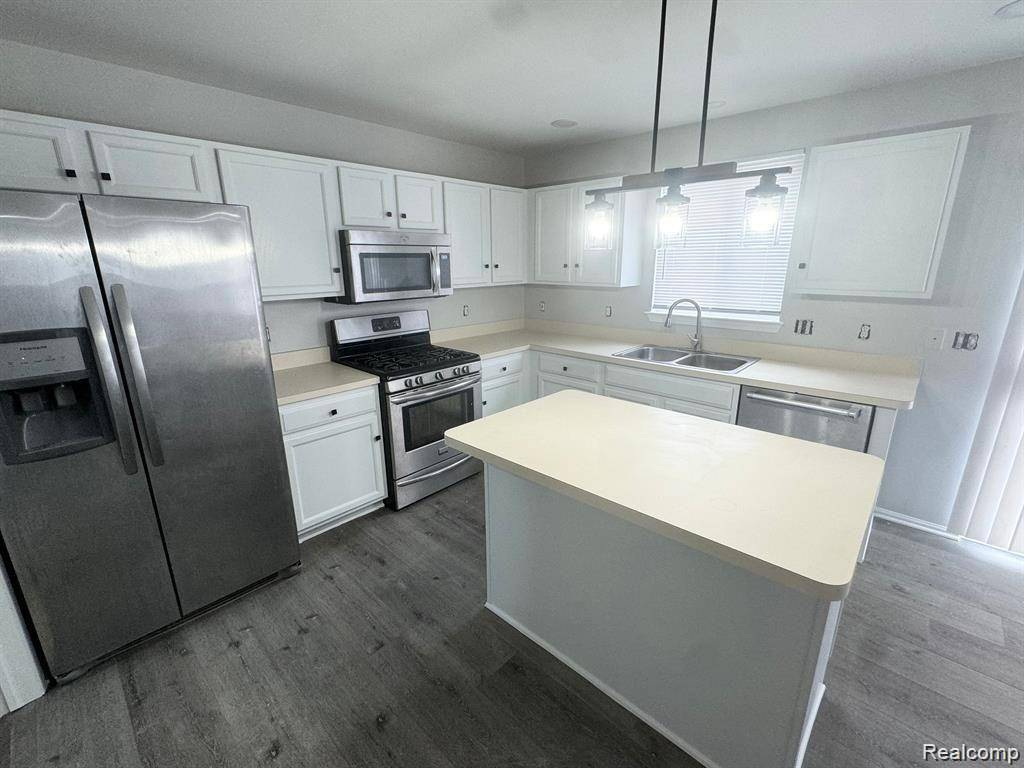 Ypsilanti Twp, MI 48197,6030 MAPLEVIEW Lane