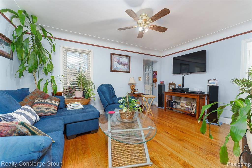 Livonia, MI 48150,9929 ARDEN Street