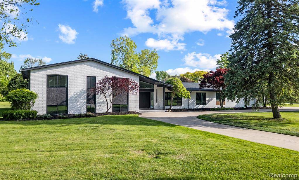 Beverly Hills Vlg, MI 48025,21725 NORMANDALE Street