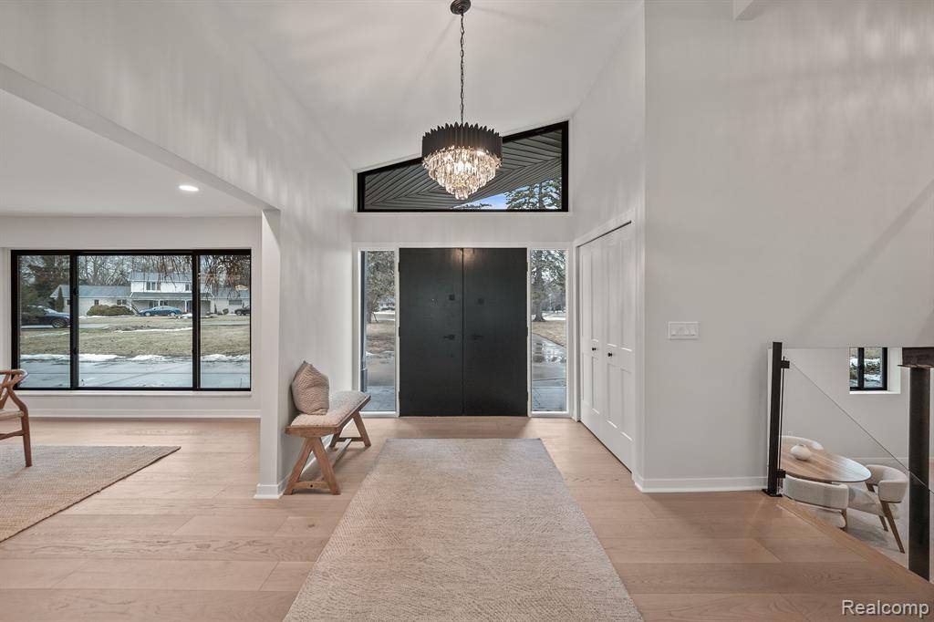Beverly Hills Vlg, MI 48025,21725 NORMANDALE Street