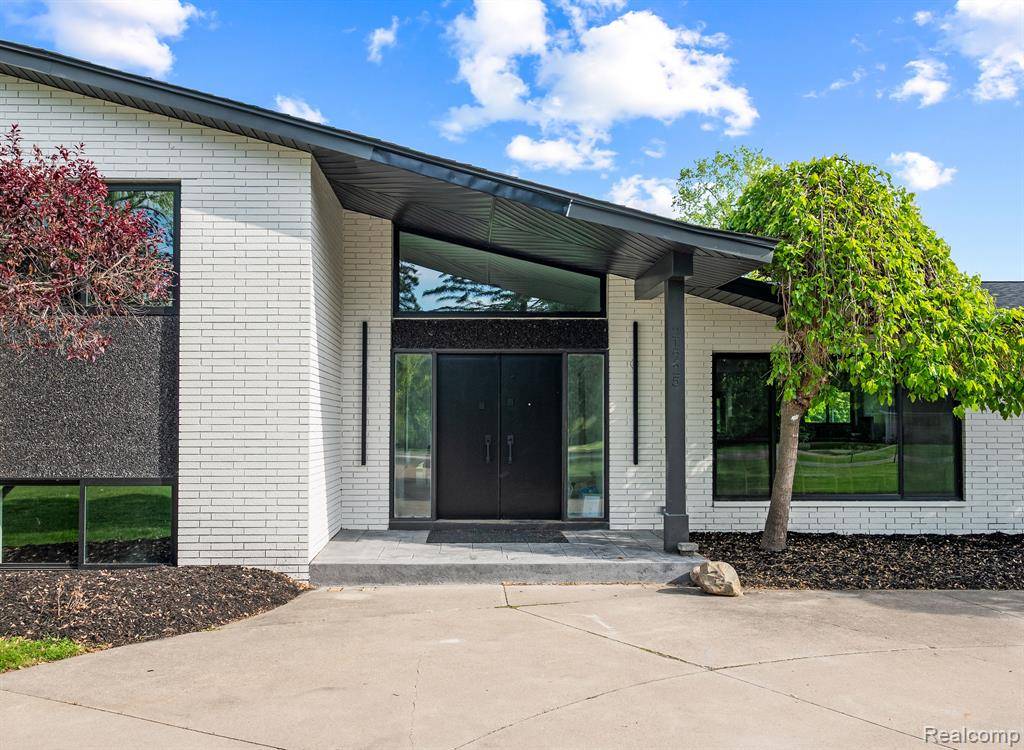 Beverly Hills Vlg, MI 48025,21725 NORMANDALE Street