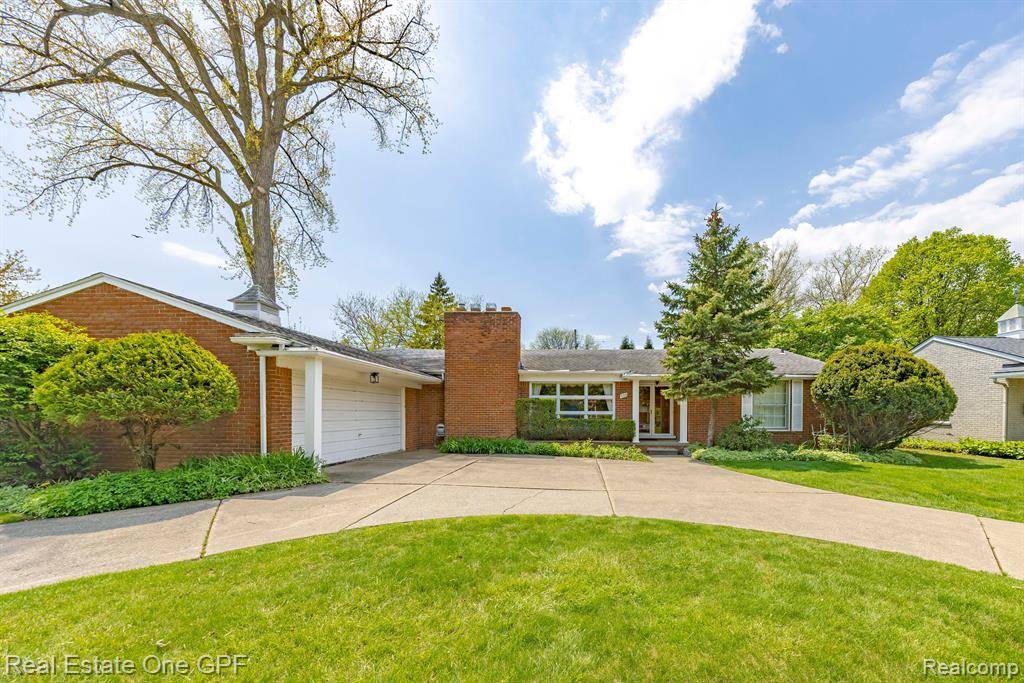 Grosse Pointe Woods, MI 48236,605 S HIGBIE Place