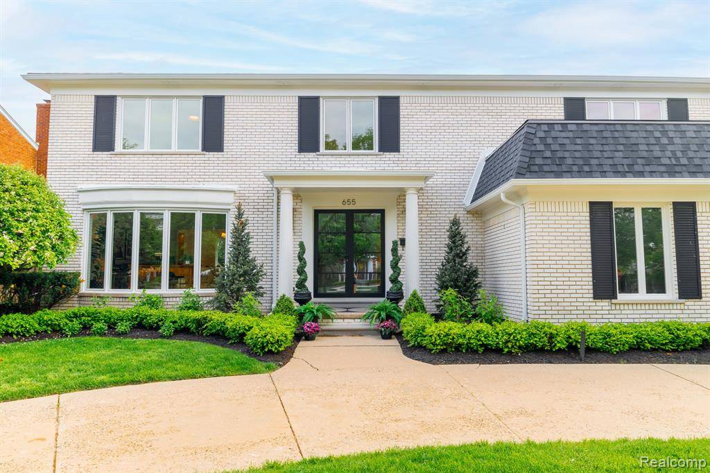 Grosse Pointe Woods, MI 48236,655 CANTERBURY Road