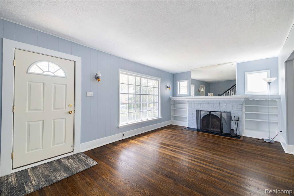 Ferndale, MI 48220,255 E MAPLEHURST Street