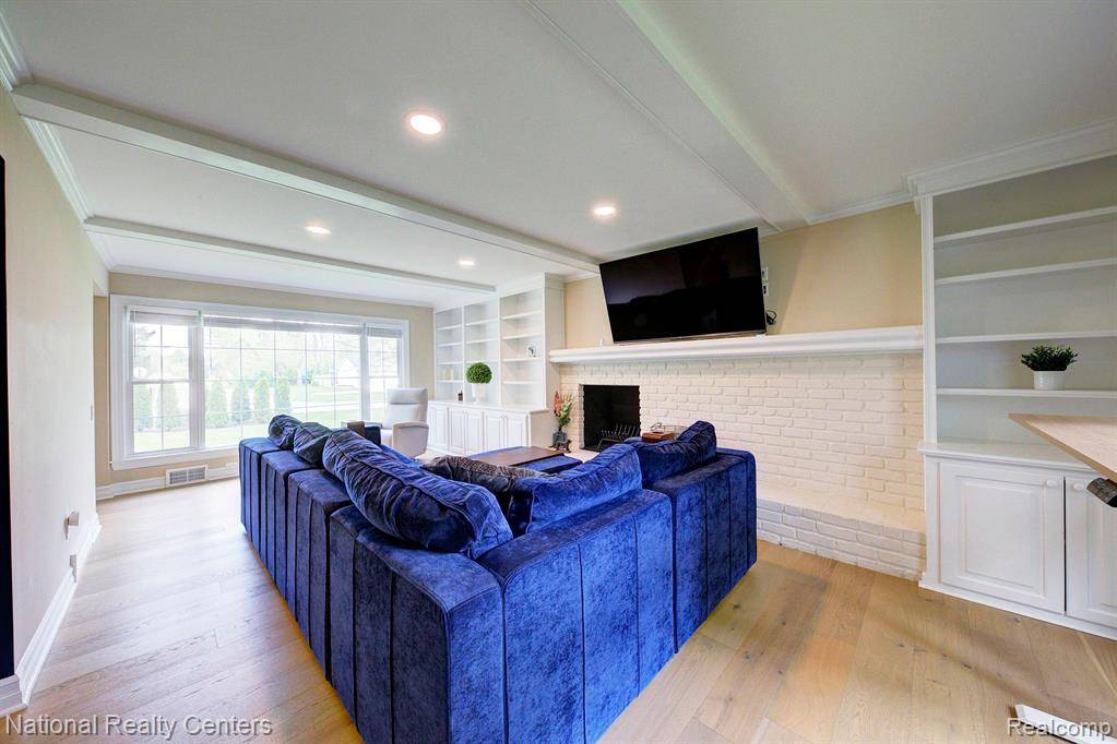 Bloomfield Twp, MI 48301,3203 E BRADFORD Drive