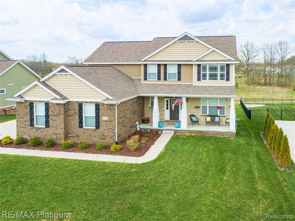 Hartland Twp, MI 48855,2237 WALNUT VIEW Drive