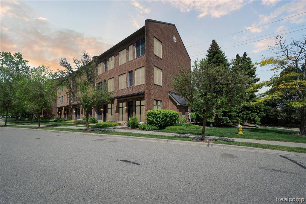 Birmingham, MI 48009,537 LEWIS Street