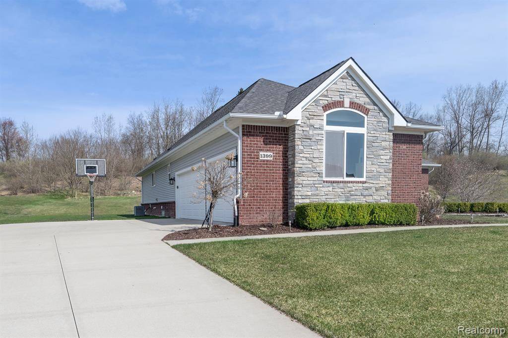 Oxford Twp, MI 48371,1399 GLASS LAKE Circle