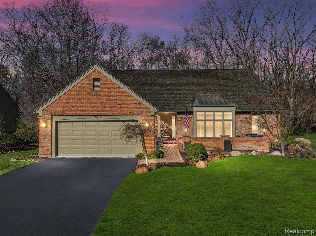 Bingham Farms Vlg, MI 48025,32824 OUTLAND Trail