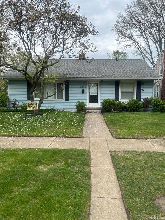 Grosse Pointe Woods, MI 48236,2238 ROSLYN Road