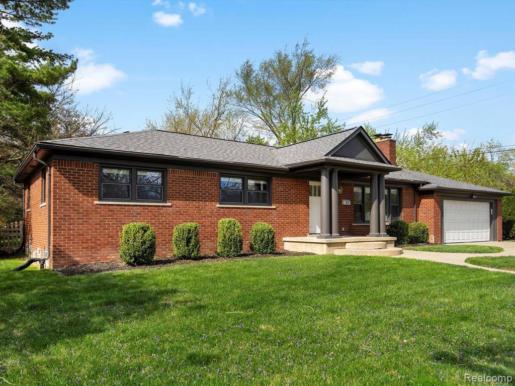 Beverly Hills Vlg, MI 48025,18120 LOCHERBIE Avenue