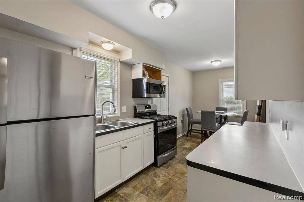 Roseville, MI 48066,25884 LEACH Street