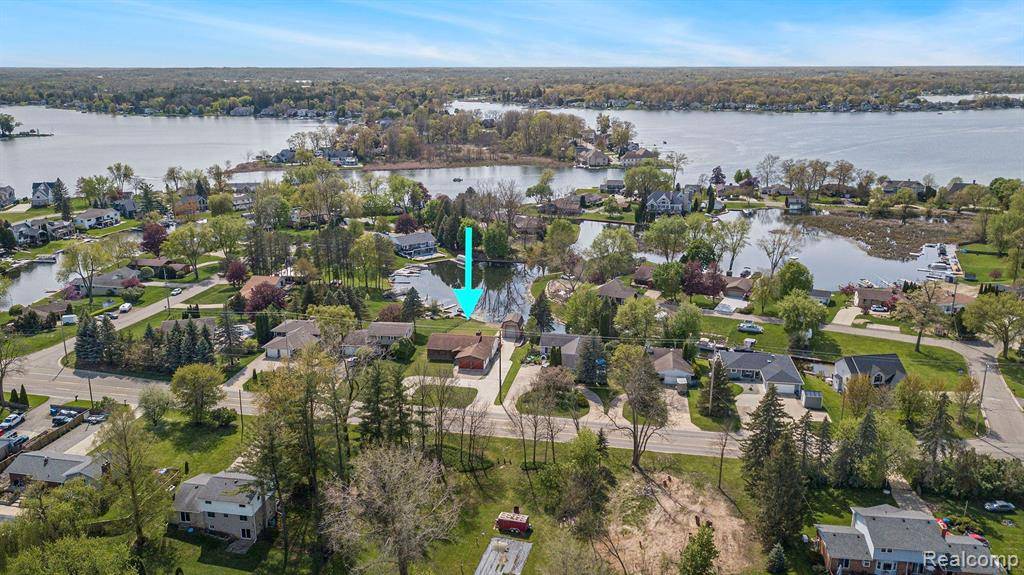 Fenton Twp, MI 48430,13386 N FENTON Road