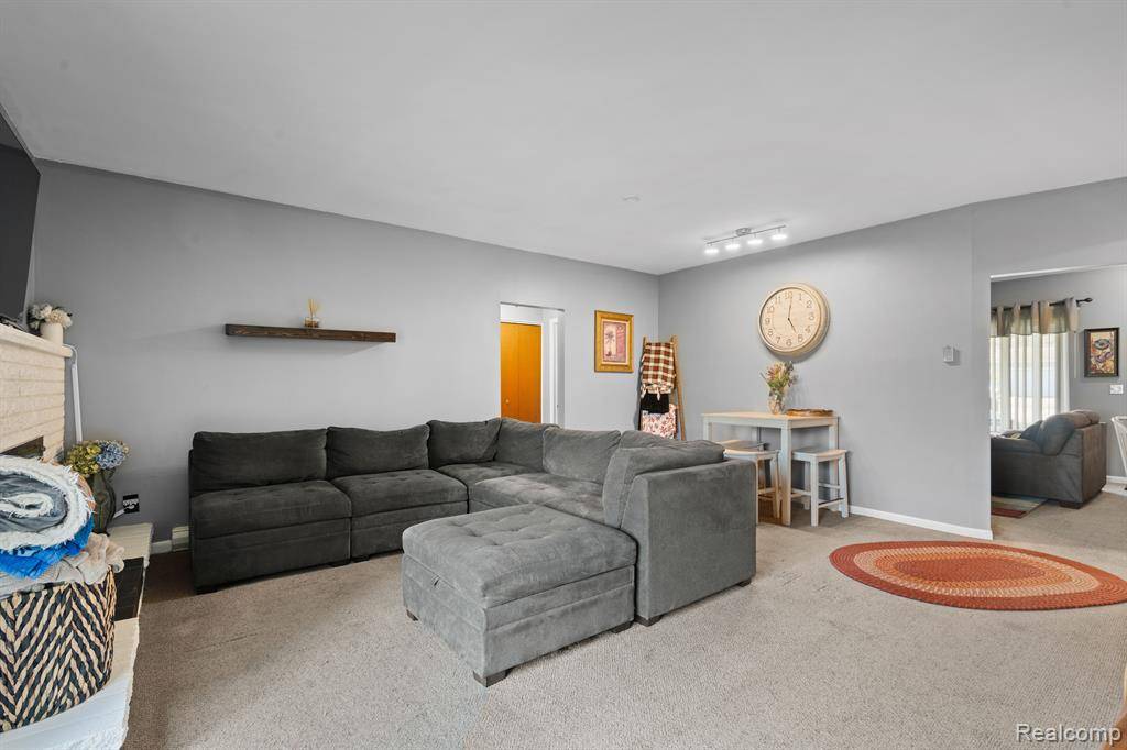 Waterford Twp, MI 48329,5874 THORNABY Drive