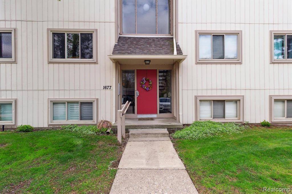 Rochester Hills, MI 48309,1677 RIVERSIDE Drive 3 15