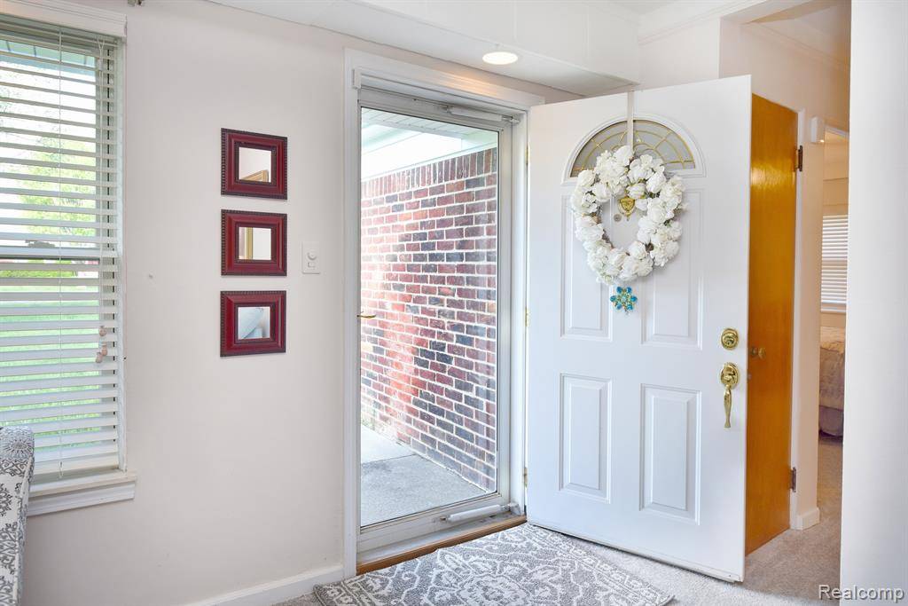Beverly Hills Vlg, MI 48025,31220 SHERIDAN Drive