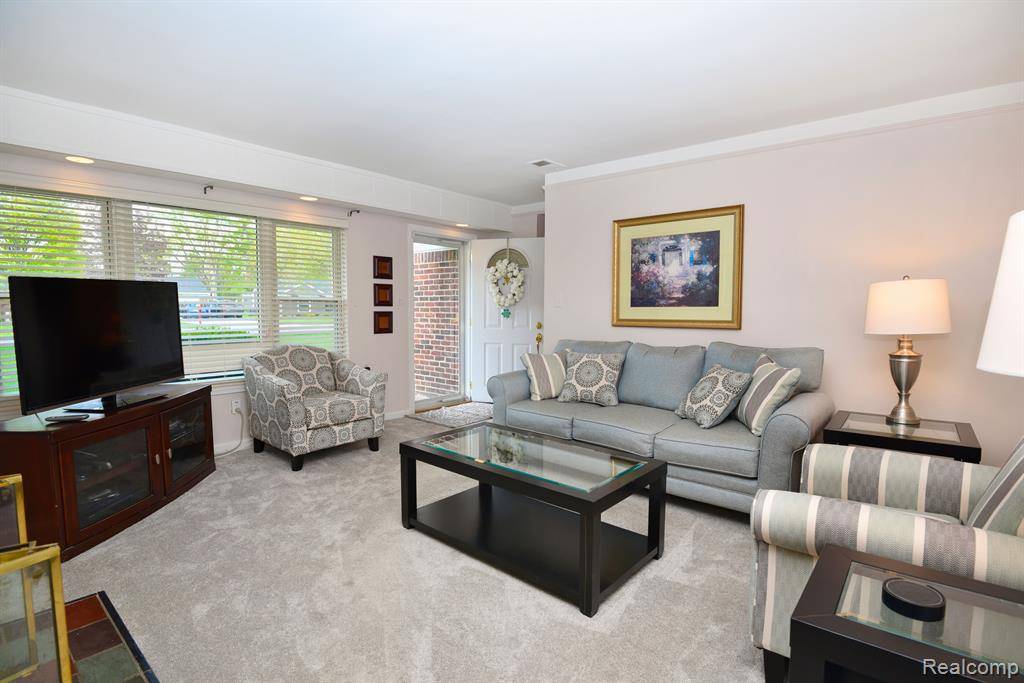 Beverly Hills Vlg, MI 48025,31220 SHERIDAN Drive