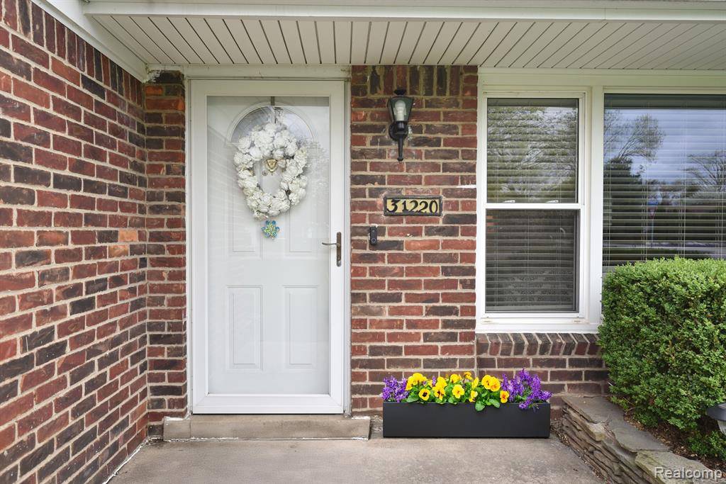 Beverly Hills Vlg, MI 48025,31220 SHERIDAN Drive