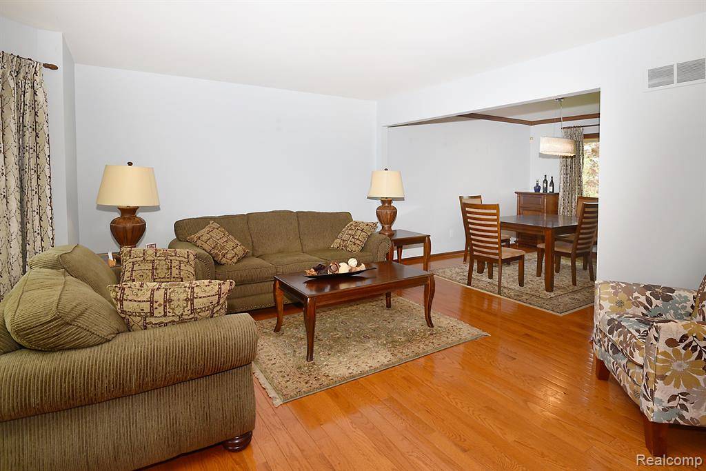 Troy, MI 48085,6186 Smithfield Drive