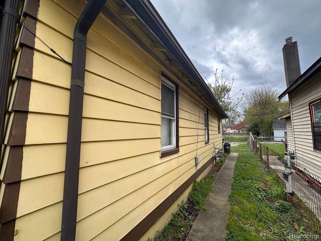 Ecorse, MI 48229,37 RUTH Street
