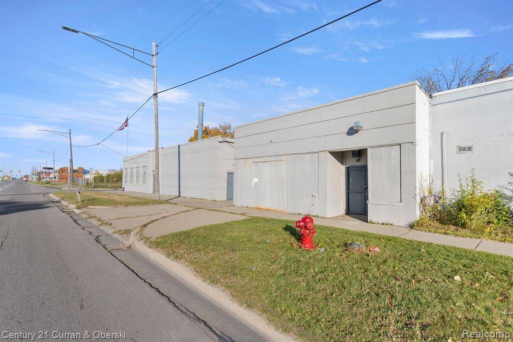 Warren, MI 48089,12357 E 8 MILE Road