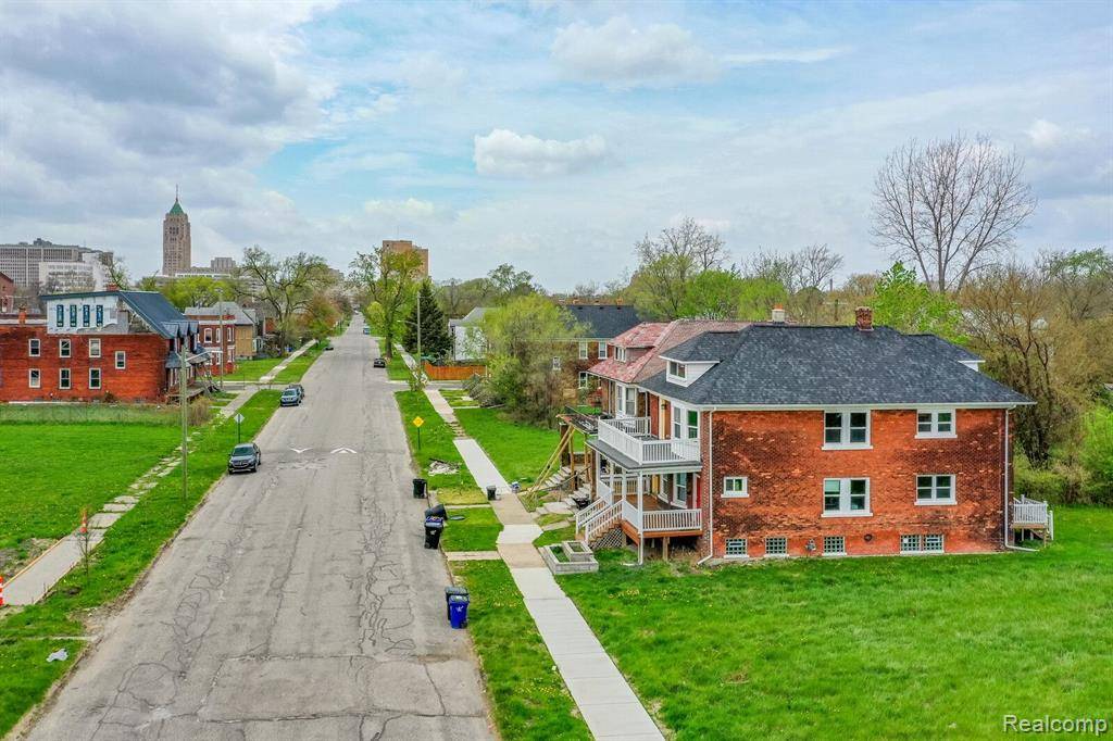 Detroit, MI 48202,647 E BETHUNE Street