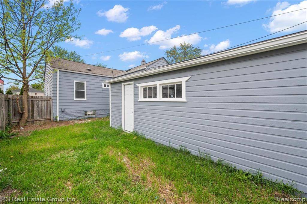 Harper Woods, MI 48225,20040 E 8 MILE Road