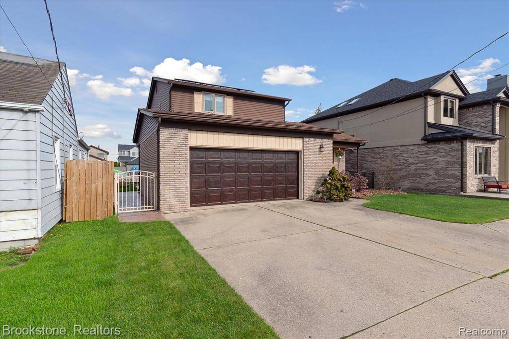 Chesterfield Twp, MI 48047,45850 EDGEWATER Drive