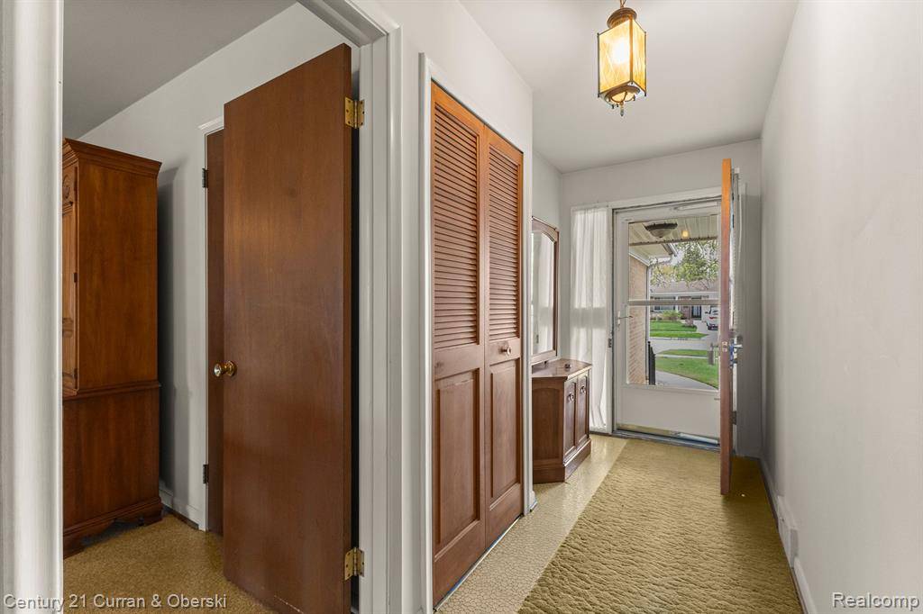 Dearborn Heights, MI 48127,716 N CHARLESWORTH Street