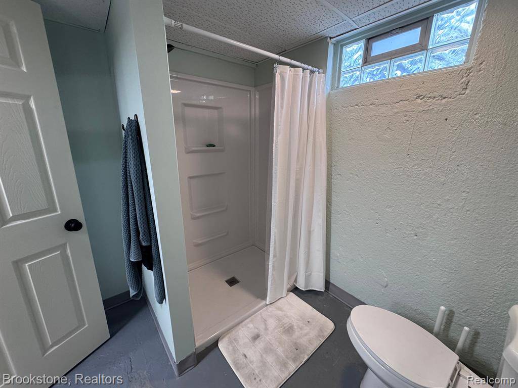 Waterford Twp, MI 48328,2229 ROSEMARY Avenue