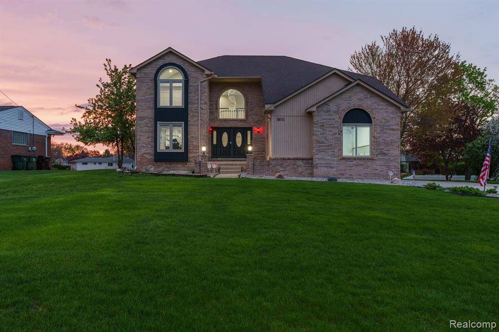 Shelby Twp, MI 48316,5615 WOODMIRE Drive