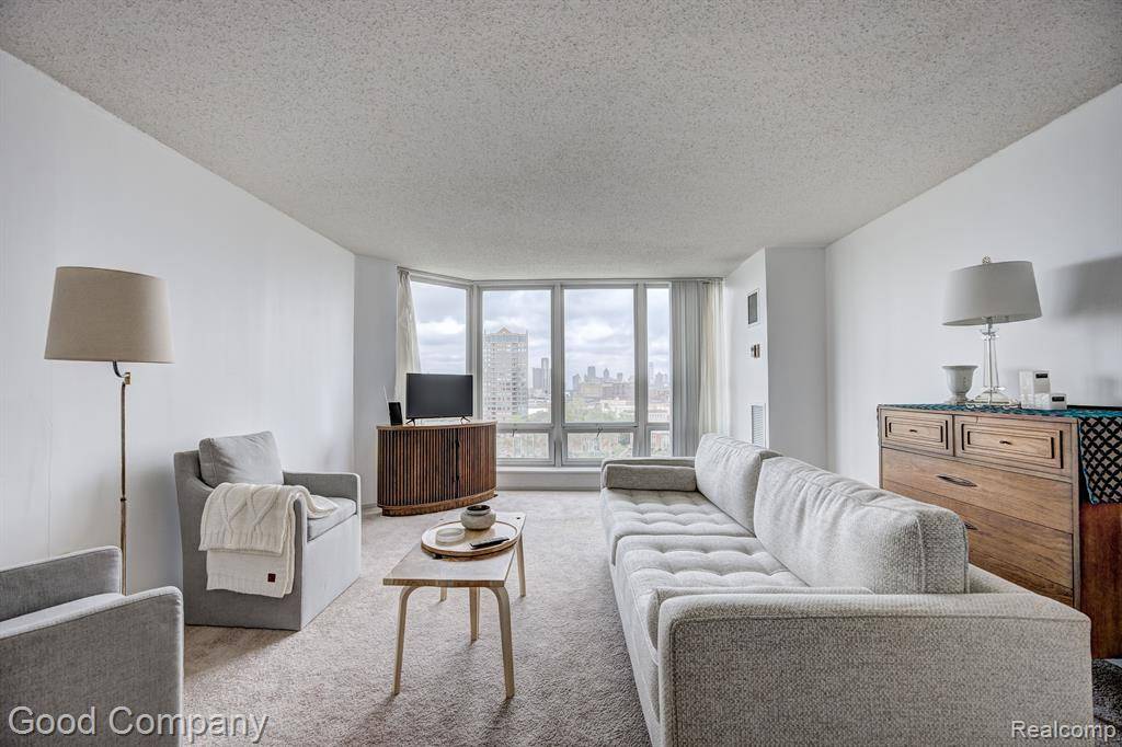 Detroit, MI 48207,250 E HARBORTOWN Drive 902