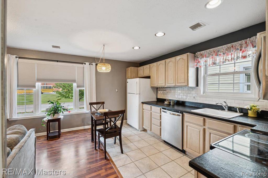 Wyandotte, MI 48192,1036 ELECTRIC Street
