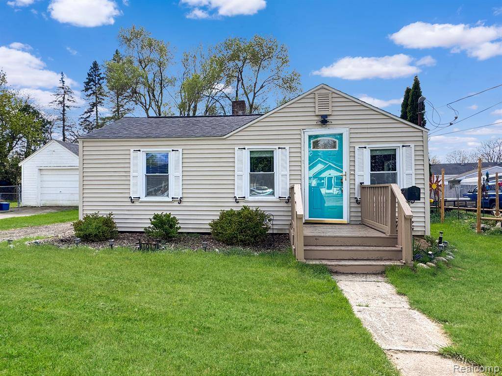 Fenton, MI 48430,1017 LEE Street