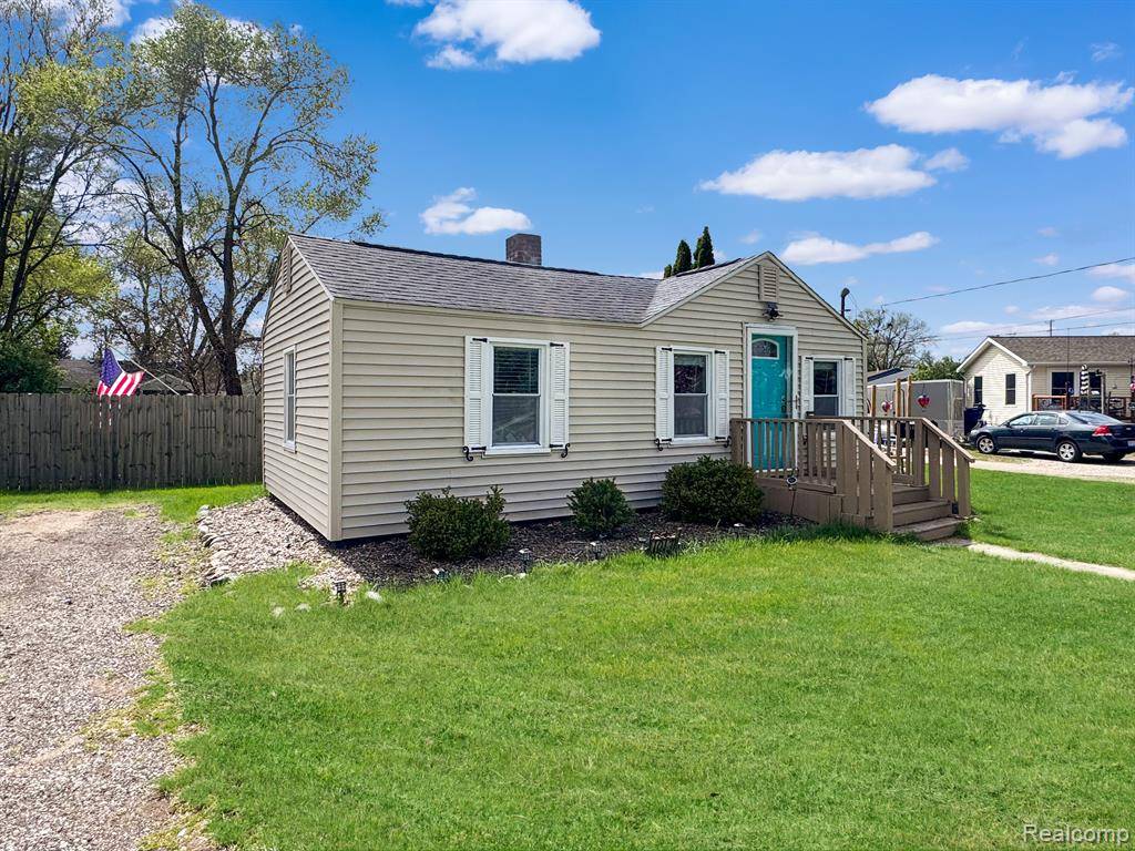 Fenton, MI 48430,1017 LEE Street