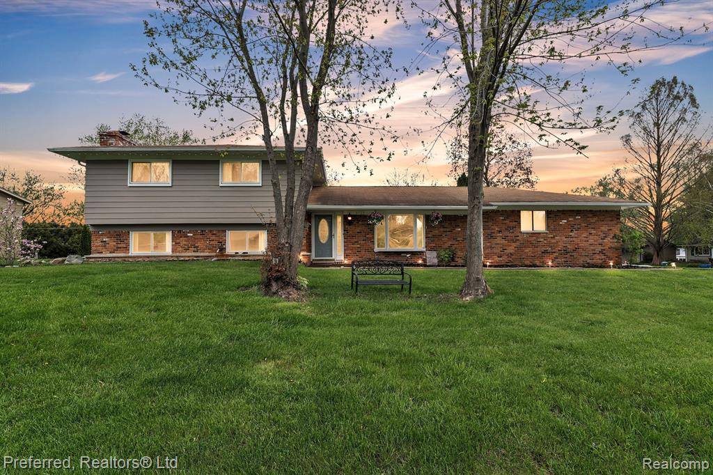 White Lake Twp, MI 48386,8722 WOODSHIRE Drive