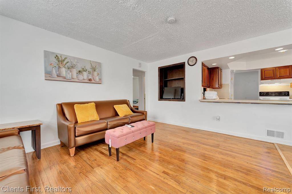Inkster, MI 48141,27071 LUCERNE Drive