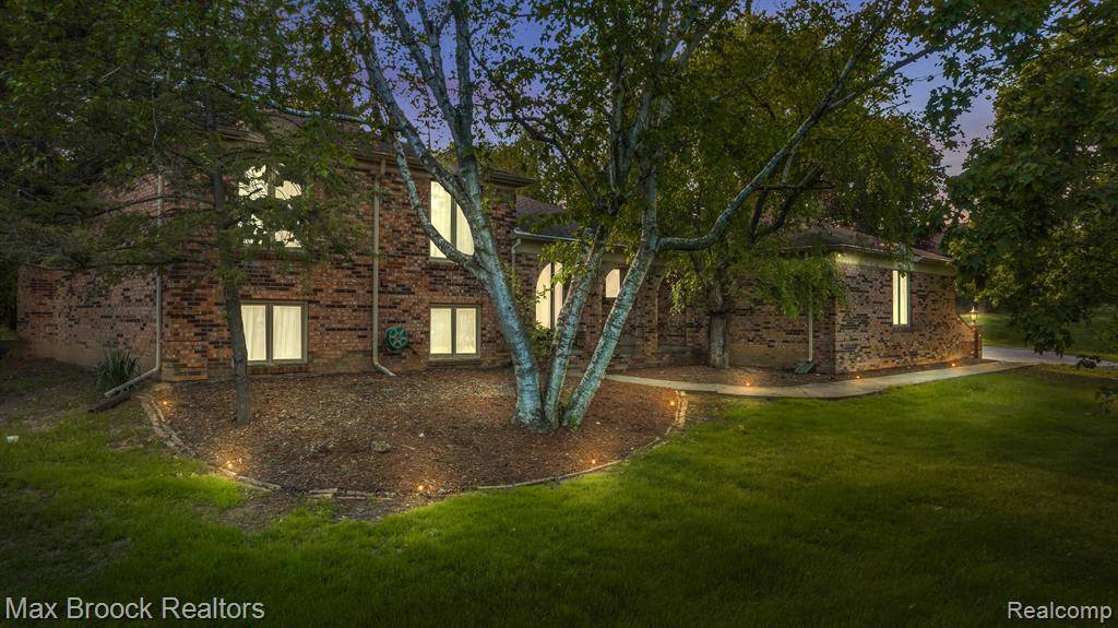 Farmington Hills, MI 48331,26086 HIDDEN VALLEY Drive